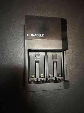 Duracell Black Battery Charger for AA/AAA Rechargeables (Charger ONLY)
